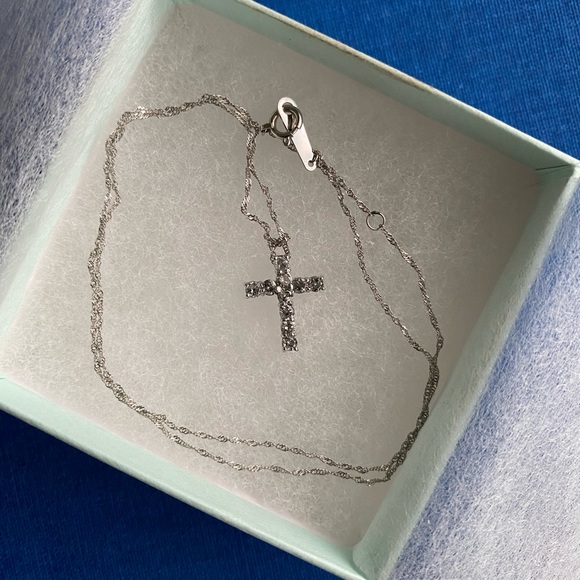 Platinum & Diamond Necklace - Picture 1 of 4